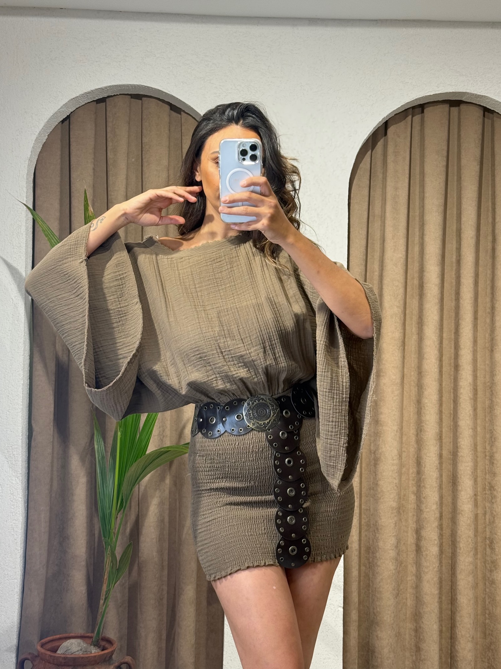 YARASA KOL LASTİKLİ MİNİ ELBİSE - NEUTRAL BROWN